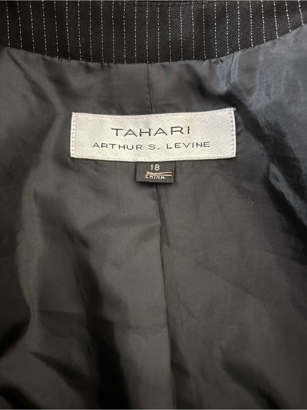 Tahari Black pinned striped  Blazer with Cream Scalloped Trim - Picture 4 of 4